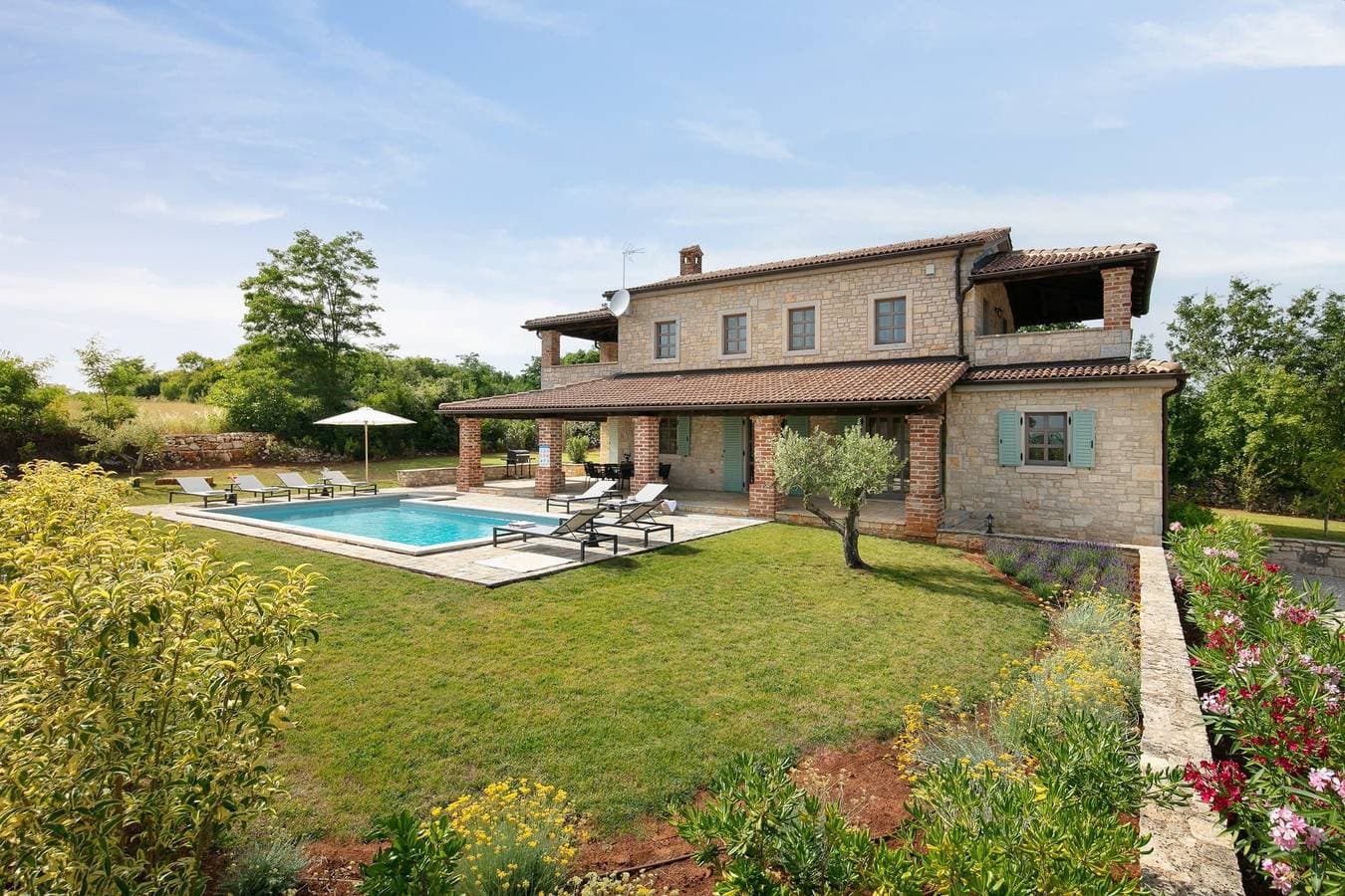 Foto 3 von 23: Rustikale Villa Calluna mit Pool in Istrien, Panoramablick, tierfreundlich