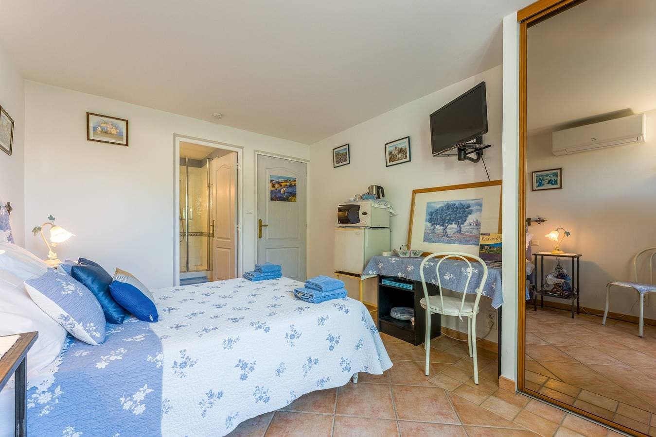 Foto 3 von 22: Gästezimmer La Sousto – Zimmer Lavande