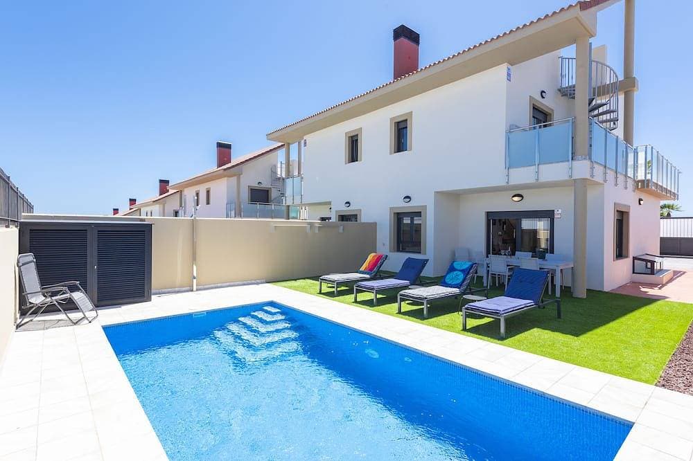 Schöne Privatvilla mit beheiztem Privatpool in der Nähe von Golfplätzen 1