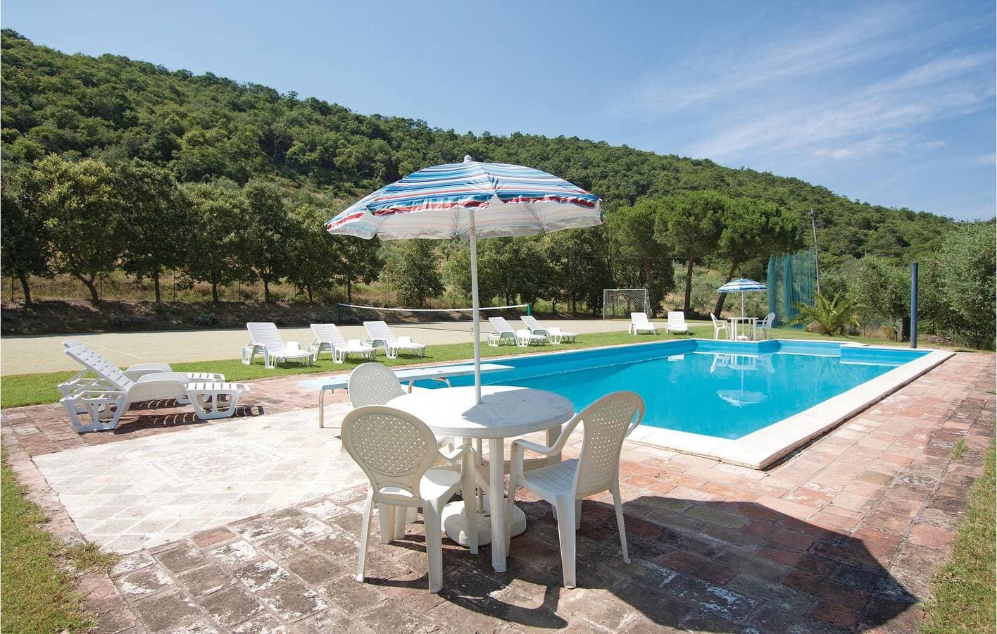 Foto 7 von 27: 150m² Wohnung: WiFi, Parkplatz, Pool & See 1,5km