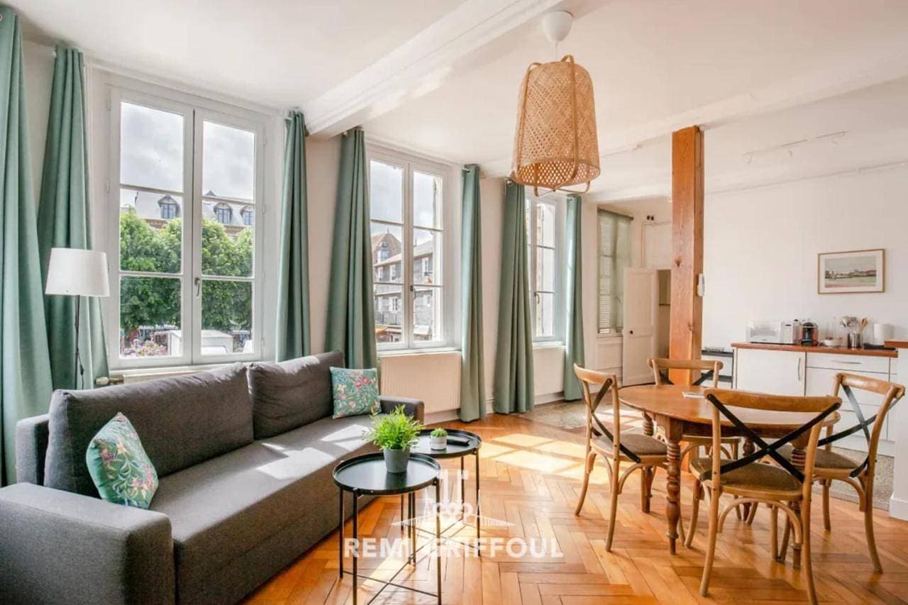 Hypolite 1 Cosy Apartment 80 meters from the Port of Honfleur 2 guest 1