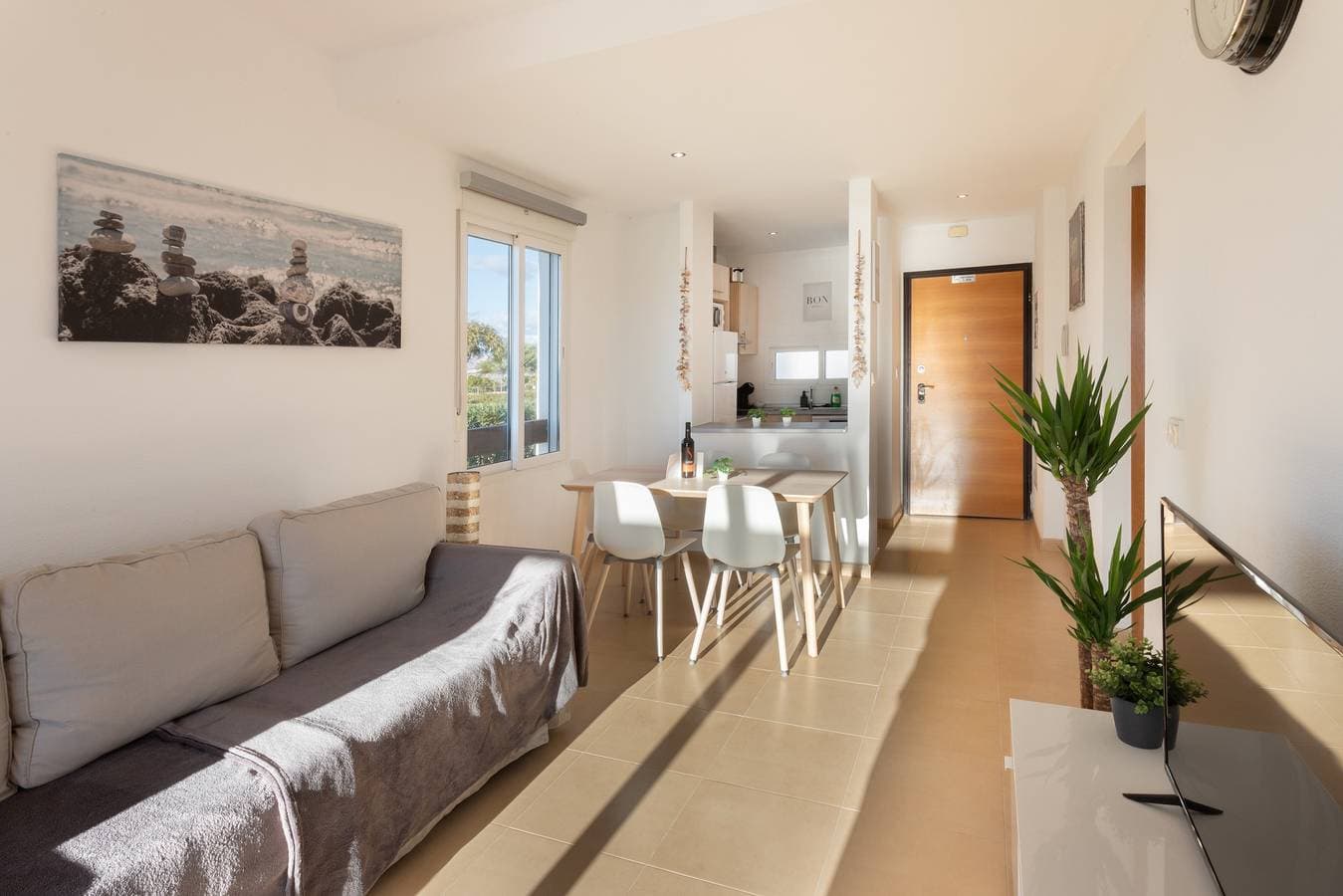 Foto 8 von 29: Apartment 'Luxus mit herrlicher Aussicht' mit Bergblick, Pool, Terrasse & Garten
