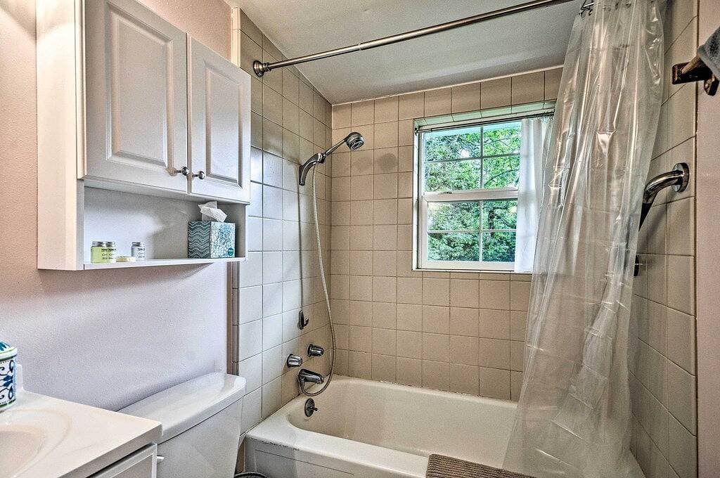 Foto 6 von 25: Downtown Home w/ Patio - Walk to Shops & Dining!