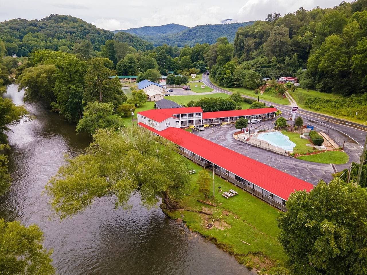Foto 8 von 40: Queensize-Bett mit Einzelbett | Bryson City