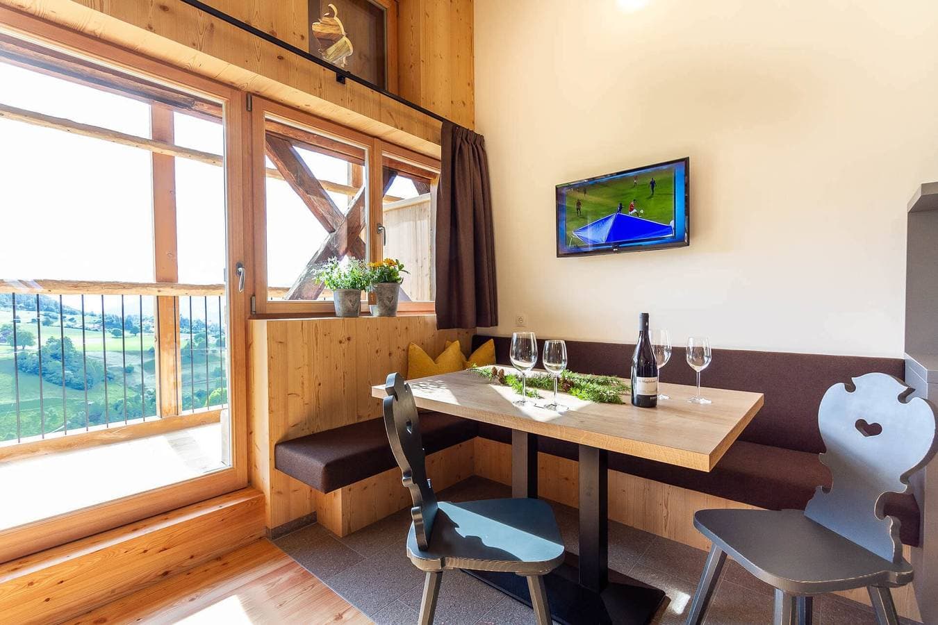 Foto 2 von 13: Ferienwohnung "Daimlhof Ferienwohnung Lärchenzweig" mit Bergblick, Garten, Balkon und WLAN