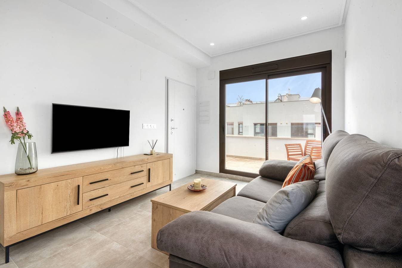 Foto 2 von 25: Ferienwohnung 'Porto Marina Dorf' mit Gemeinschaftspool, WLAN und Klimaanlage