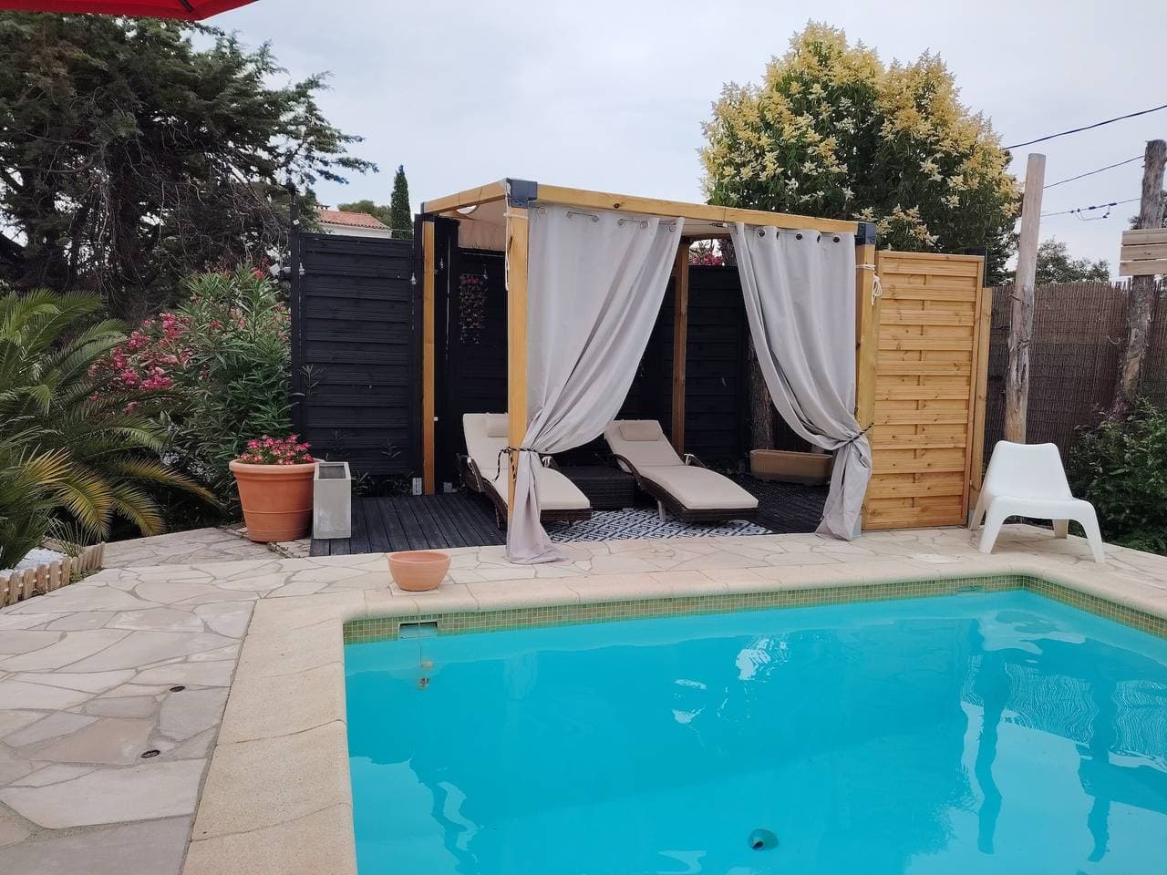 Foto 6 von 39: Appartement 'Ptit Coin De Paradis Plage Peguiere' mit privatem Pool, WLAN und Klimaanlage