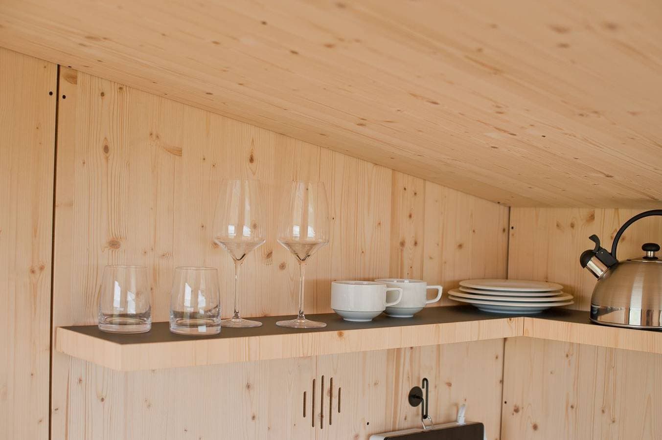 Foto 10 von 29: Naturnahes Sleep Space Off-Grid von Green Tiny Houses mit Nordseeblick