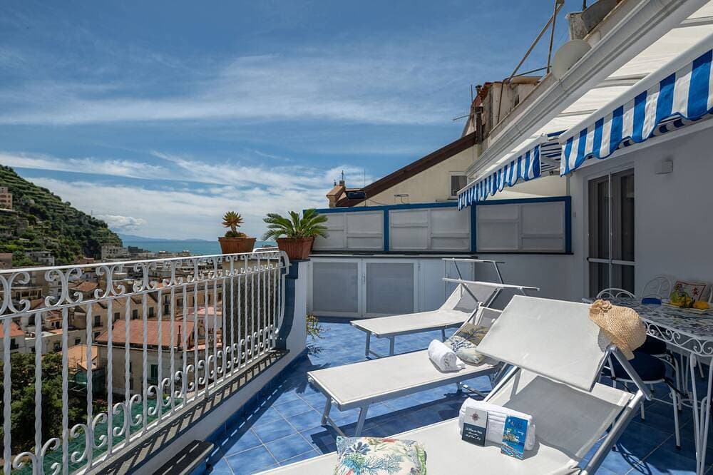 Grecale: stunning sea-view apartment with patio - up to 5 guests 1