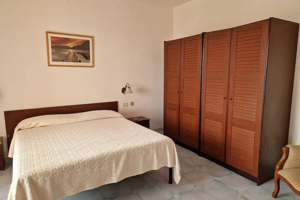 Foto 3 von 11: Within walking distance of the beautiful Vignola beach, with panoramic terrace.