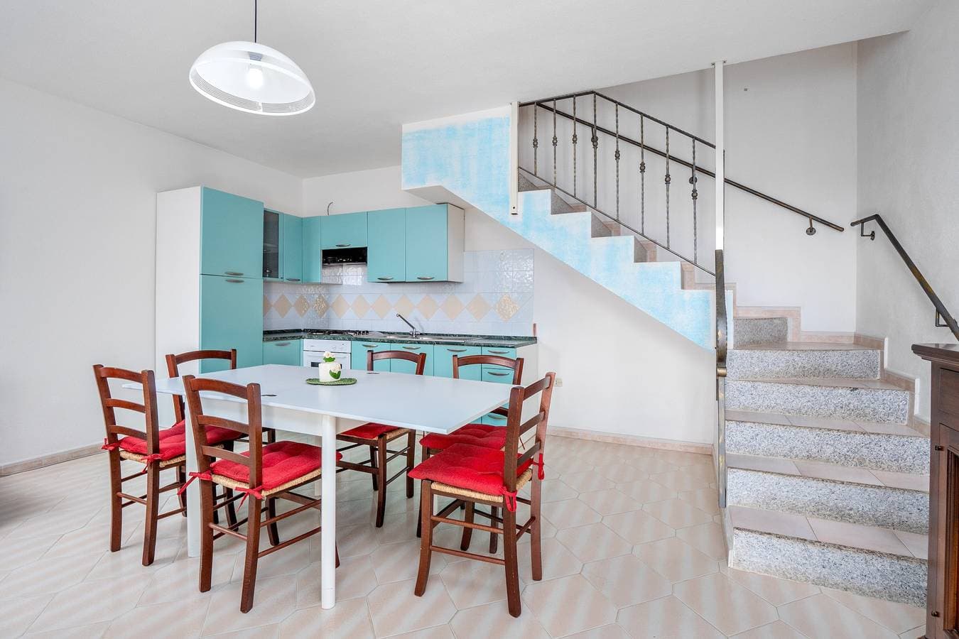 Foto 3 von 22: Ferienhaus 'Tanaunella Appartamento' mit Ventilatoren, Balkon, Terrassen & Meerblick