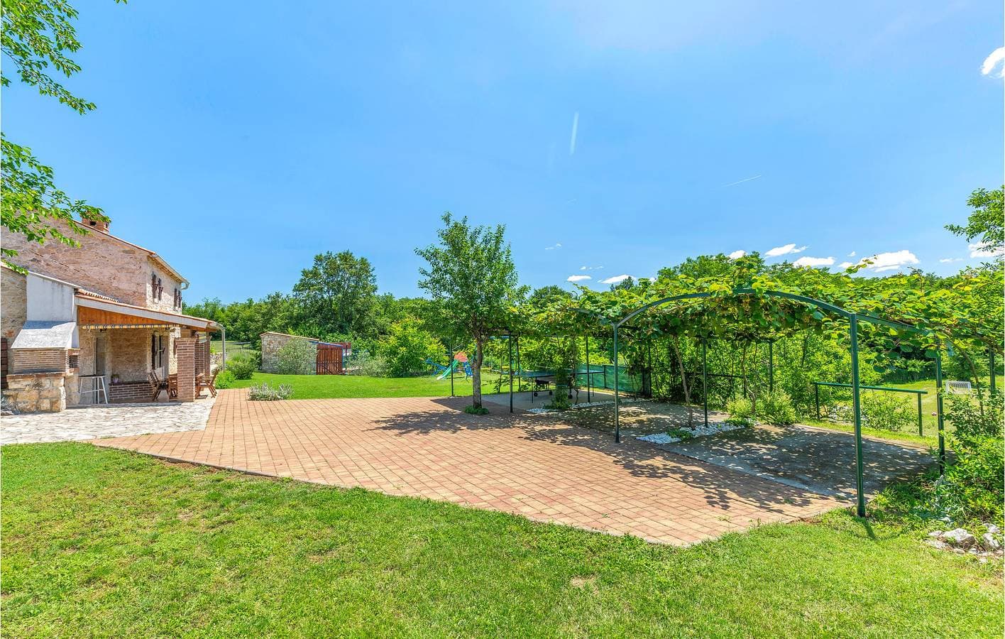 Foto 12 von 49: Stilvolle 2-Zimmer-Wohnung mit Pool und Terrasse, 1,5 km vom Stadtzentrum entfernt