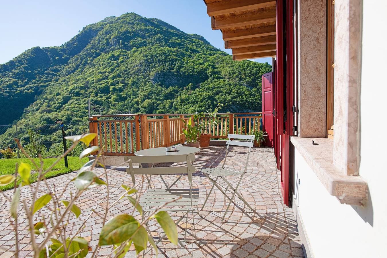 Foto 4 von 29: Ferienwohnung 'Con Giardino' mit Bergblick, Wi-Fi und Klimaanlage