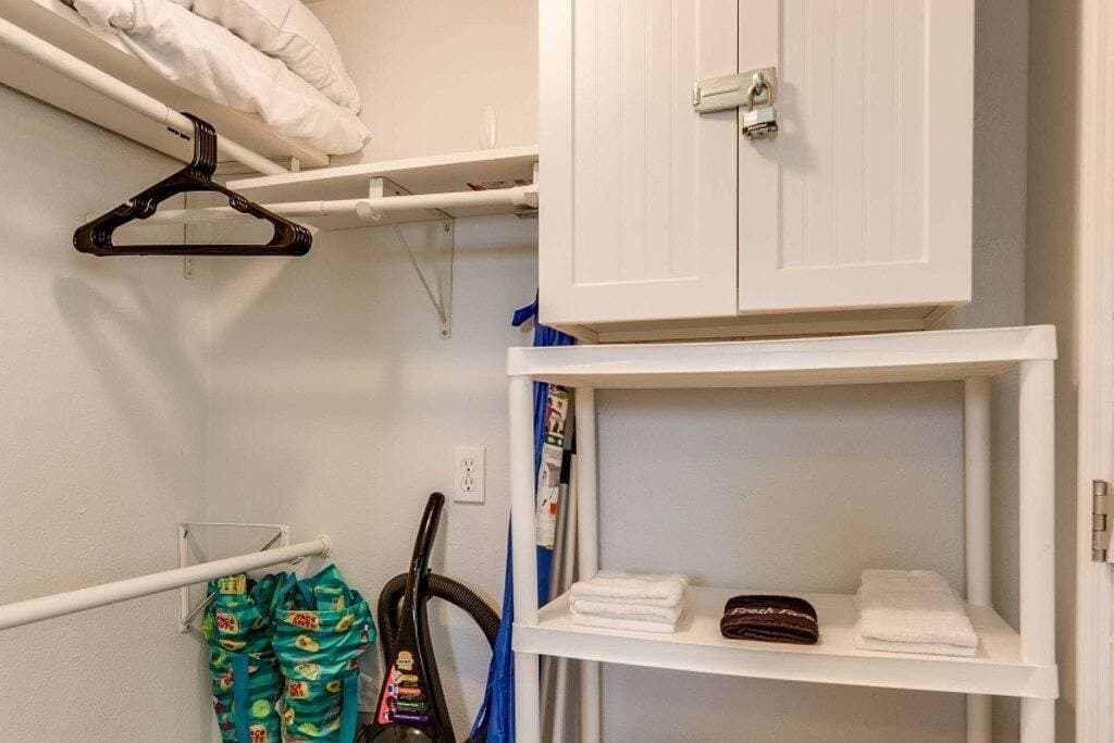 Foto 3 von 50: Wohnung mit Meerblick 1 Schlafzimmer | Weg zum Jacksonville Strand | Pool + Kingsuite