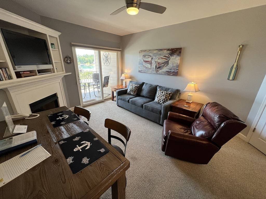 Foto 7 von 23: #118 Pointe - 1 Bedroom Lakefront Condo at Mariners Sml