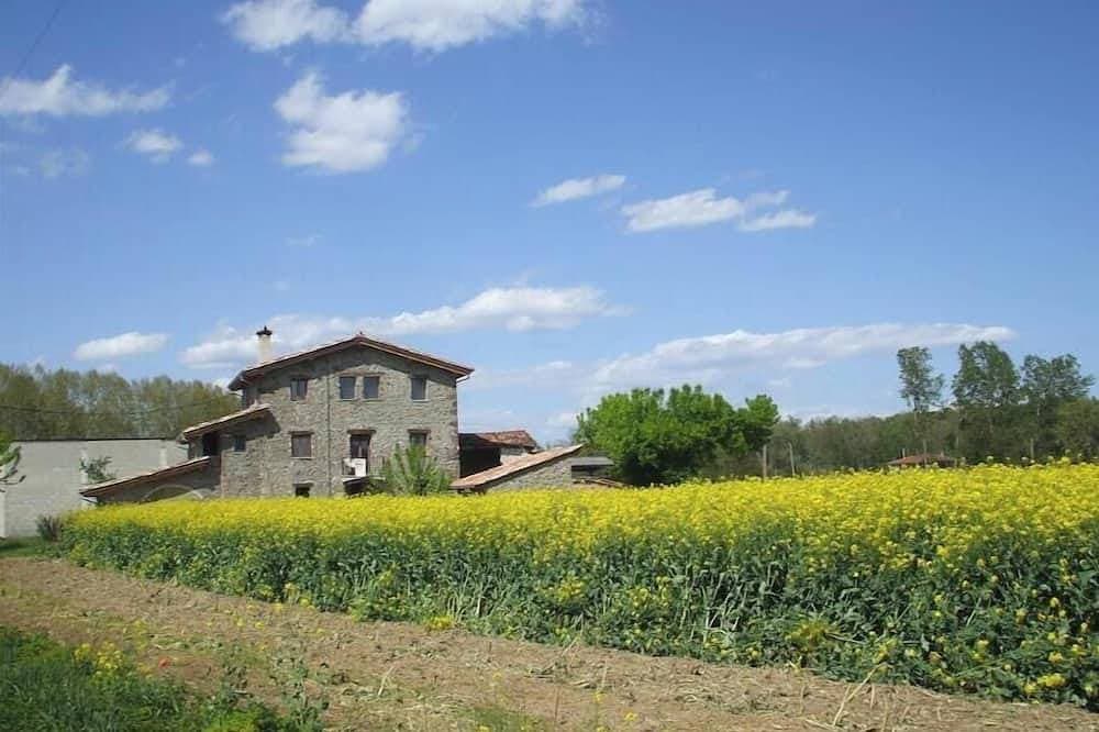 Apartment on a farm in Vall d'en Bas next to the Via Verde 1
