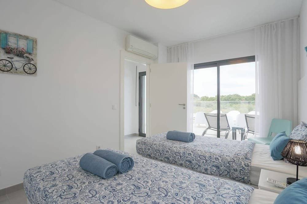 Foto 6 von 30: Detached Villa with Private Pool & Outdoor Kitchen Near City & Beach