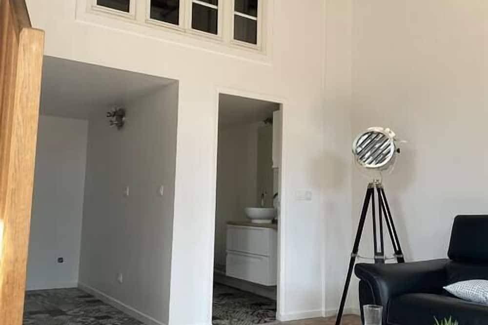 Foto 10 von 30: Studio Duplex Avec spa et Cour Privée