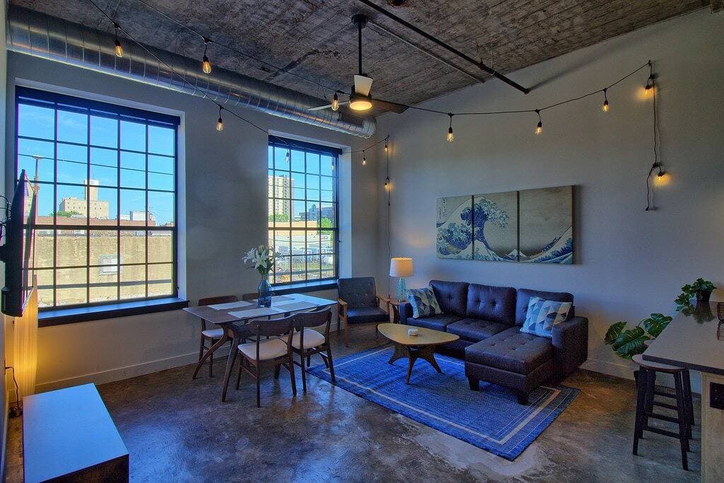 Foto 13 von 23: Chic Ultramodern Loft Suite w/ Designer Features