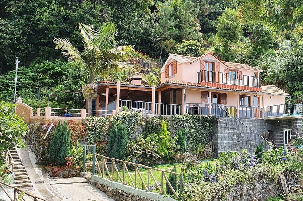 Foto 11 von 30: Das Chalet Terra Vieira hat einen Blick auf die Berge und das Meer