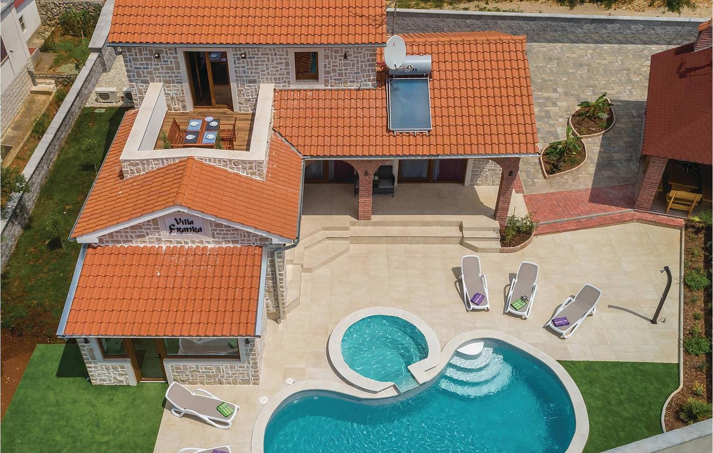 Foto 2 von 53: Gemütliche Ferienwohnung mit Pool, Parkplatz und WLAN, 1,5 km vom Strand von Jert entfernt