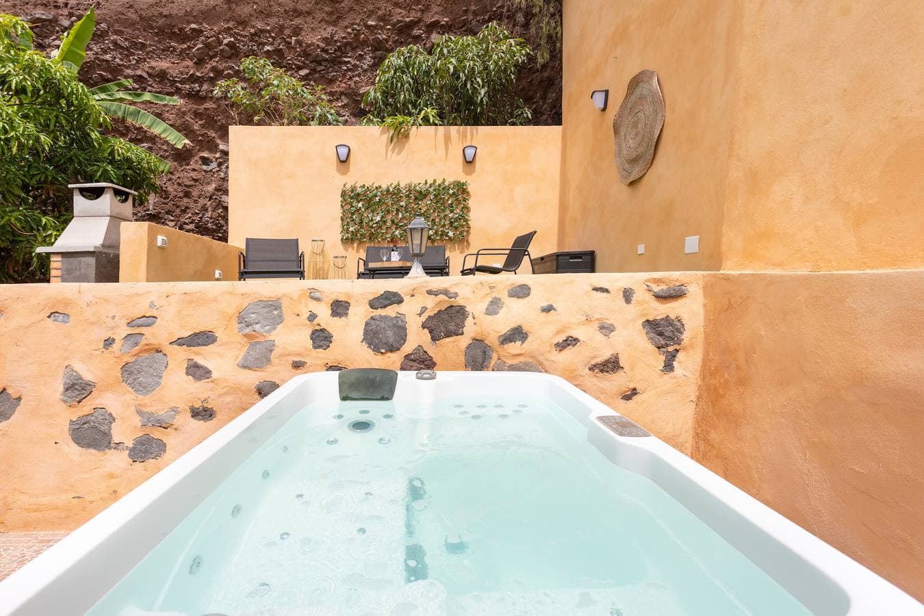Foto 4 von 34: Häuschen mit Jacuzzi, High Speed Wifi, Smart-TV, Netflix und BBQ