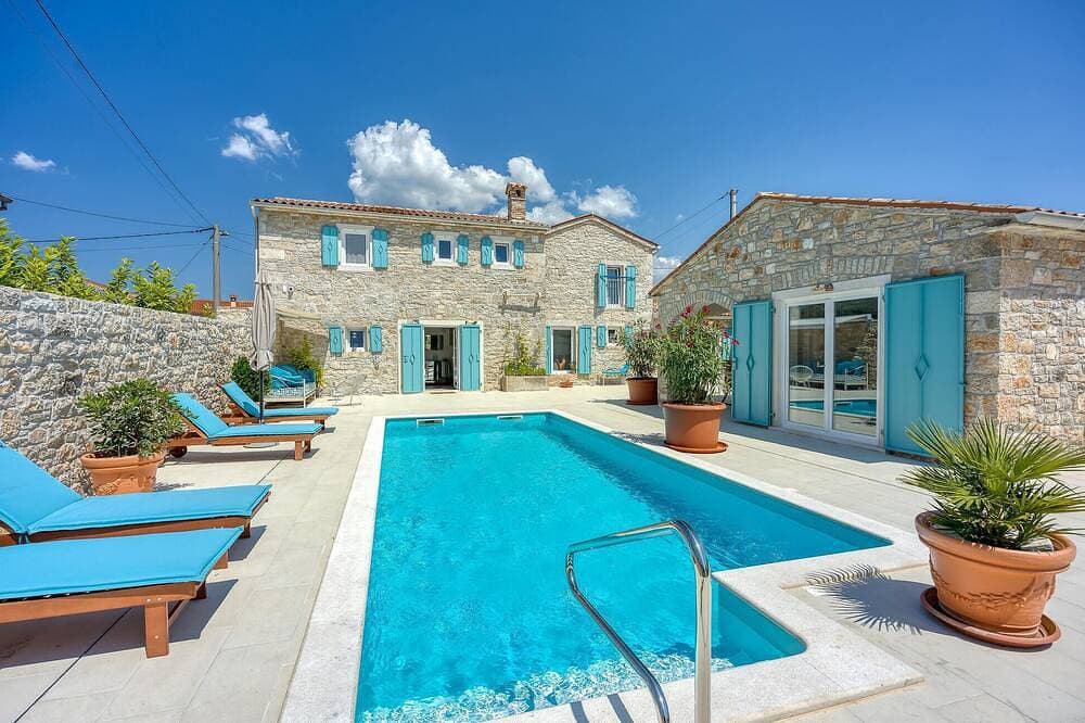 Lovely home in Selina 1
