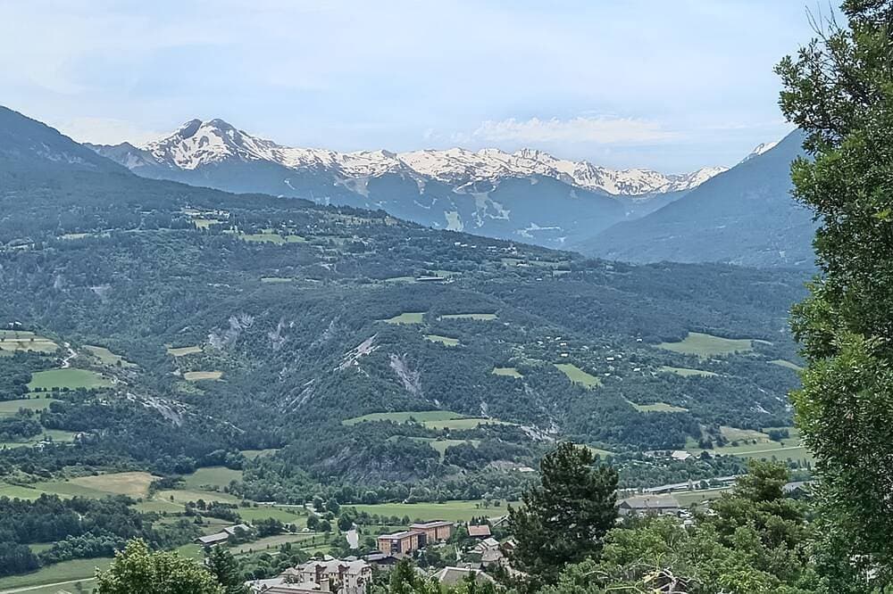 Foto 13 von 14: Spacious apartment with magnificent view and terrace, on the 1st floor of a villa.