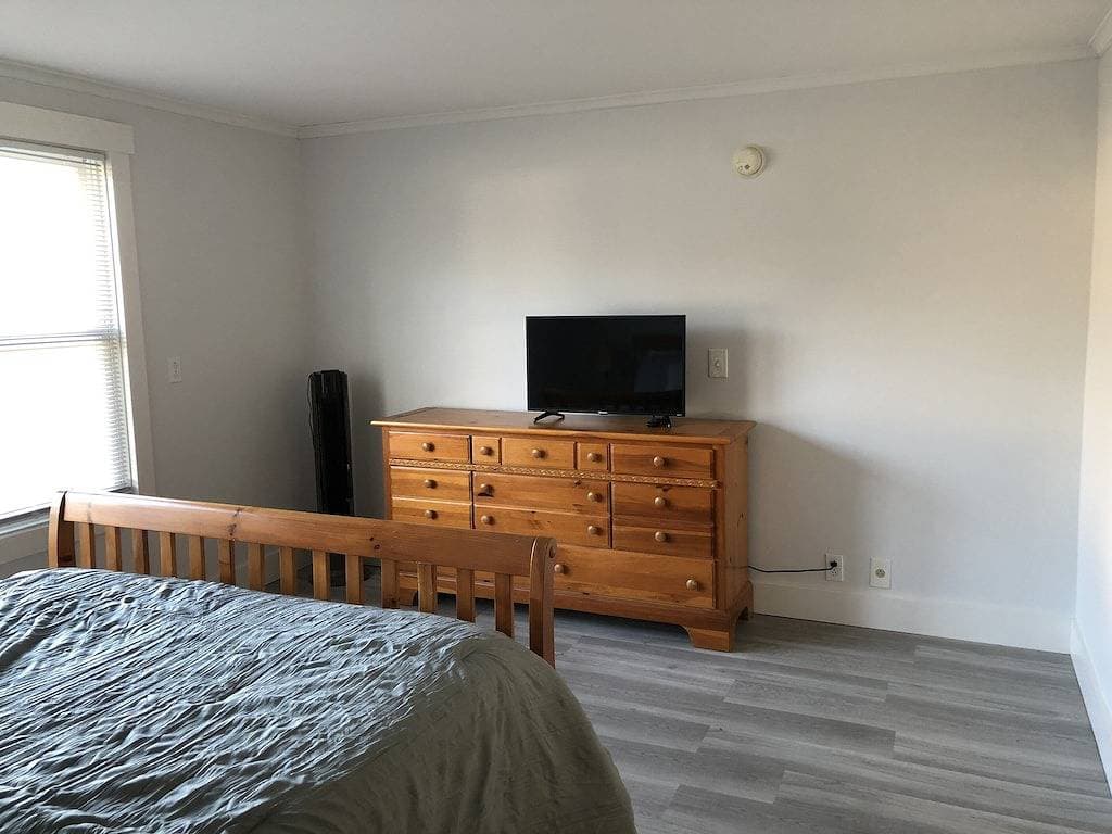 Foto 4 von 17: 3bed -1 bathApartment in town mins to Umf or Hospital