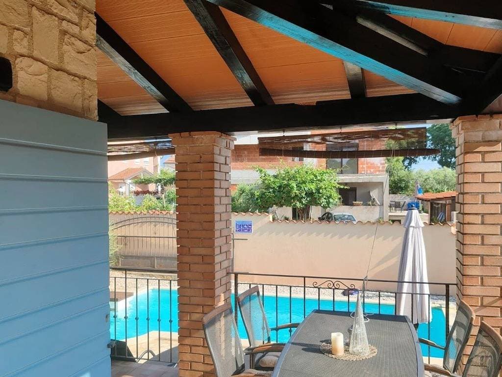 Foto 8 von 51: Ferienhaus in Porec mit Schwimmbecken
