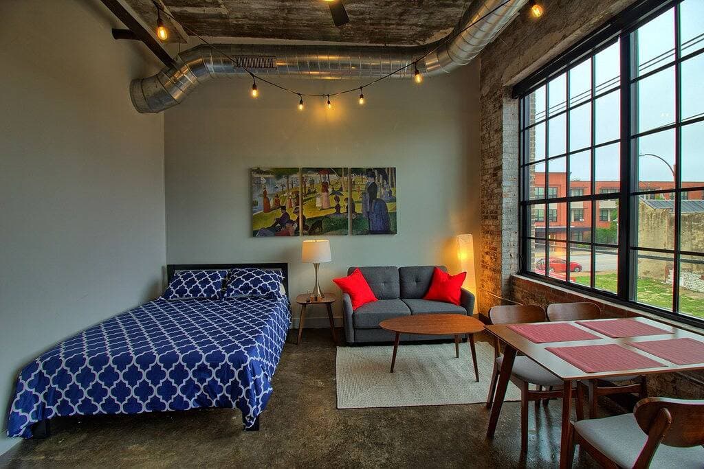 Foto 9 von 21: Chic Ultramodern Studio Loft w/ Designer Features