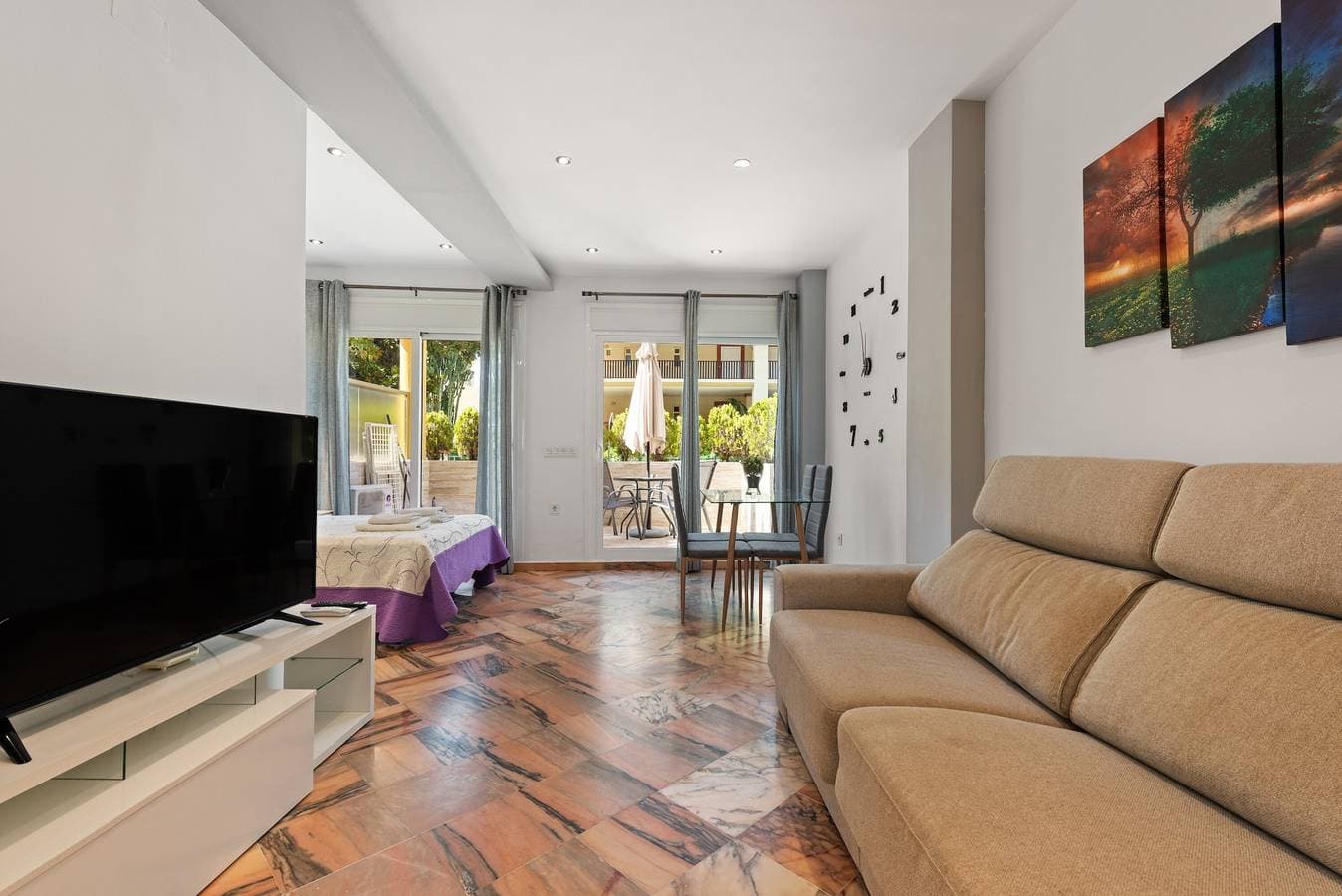 Foto 12 von 25: Einzimmerwohnung 'Romana Playa 203' mit Pool, privater Terrasse und WLAN