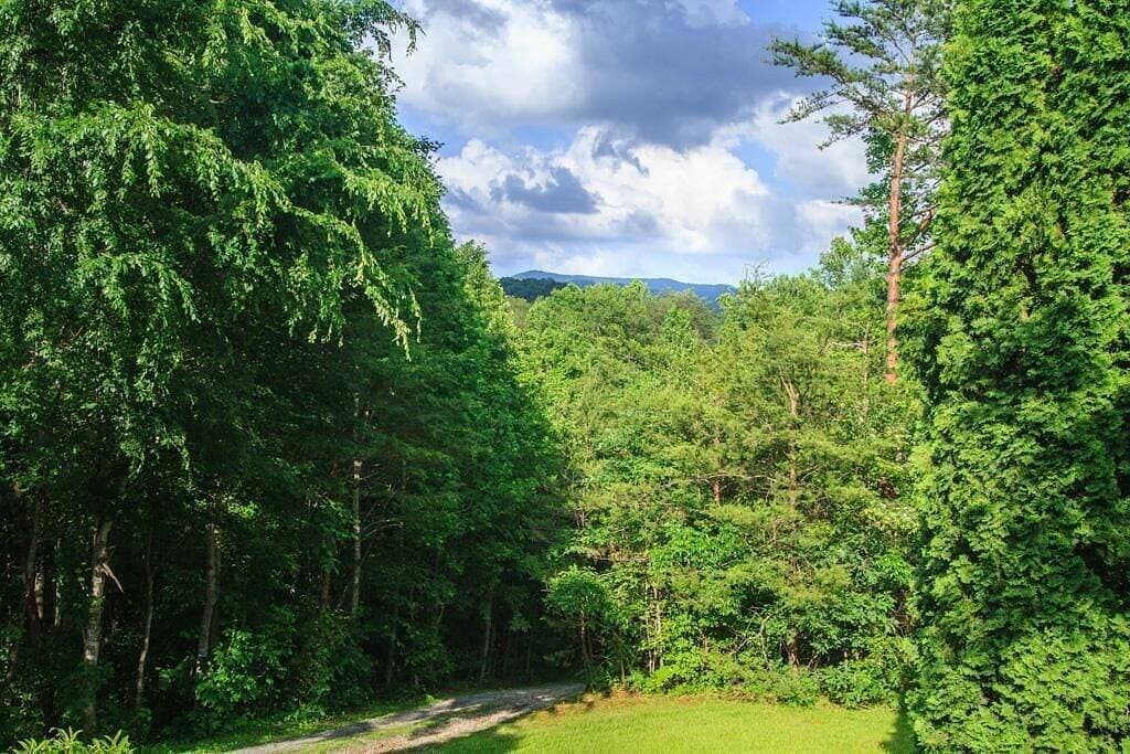 Erschwingliches Mtn Cottage W / Wood F. P. + Whirlpool + WiFi! 1