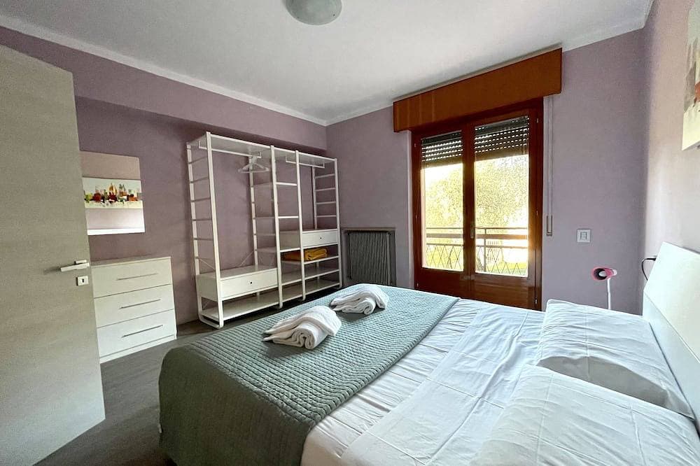 Foto 3 von 27: Große und helle Wohnung, Parkplätze und eine Terrasse mit Seeblick