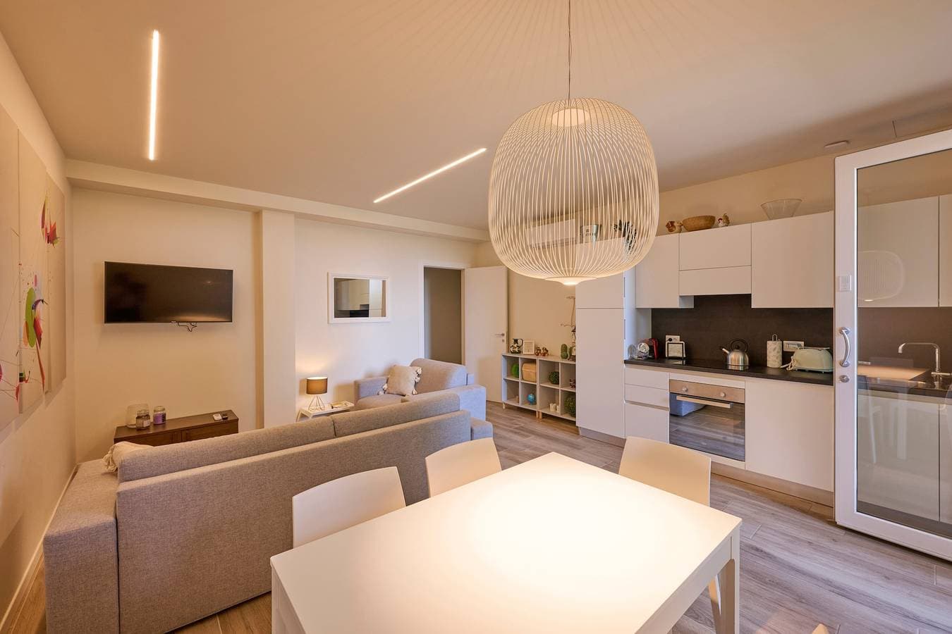 Foto 4 von 46: Ferienwohnung 'Alessandra' mit Seeblick, WLAN und Klimaanlage