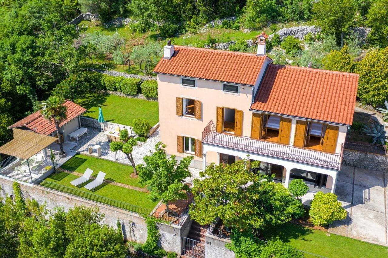 Foto 2 von 5: Villa