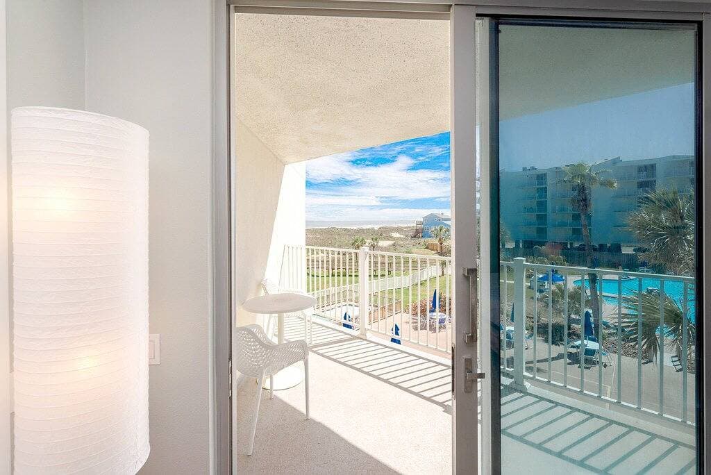 Foto 5 von 18: Sandcastle Condominium Unit 215
