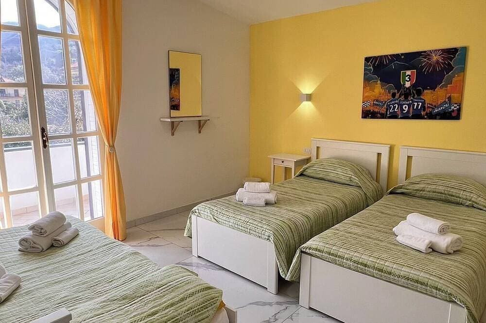 Foto 4 von 30: 3Zk2B Ferienwohnung  mit atemberaubendem Ausblick auf den \"Golfo di Napoli\"