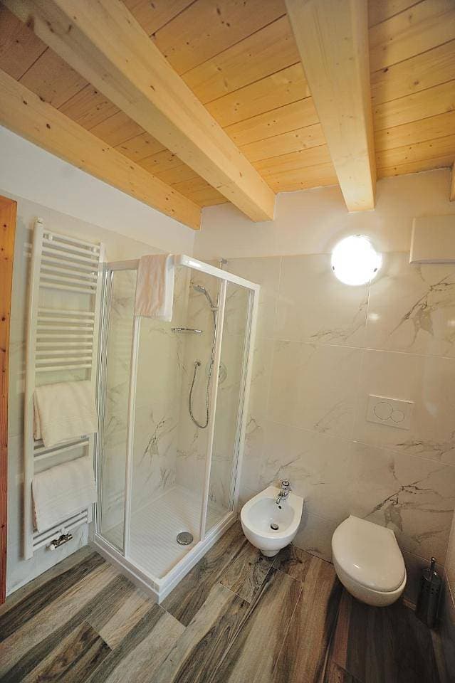 Foto 12 von 25: Double Room with Lake View