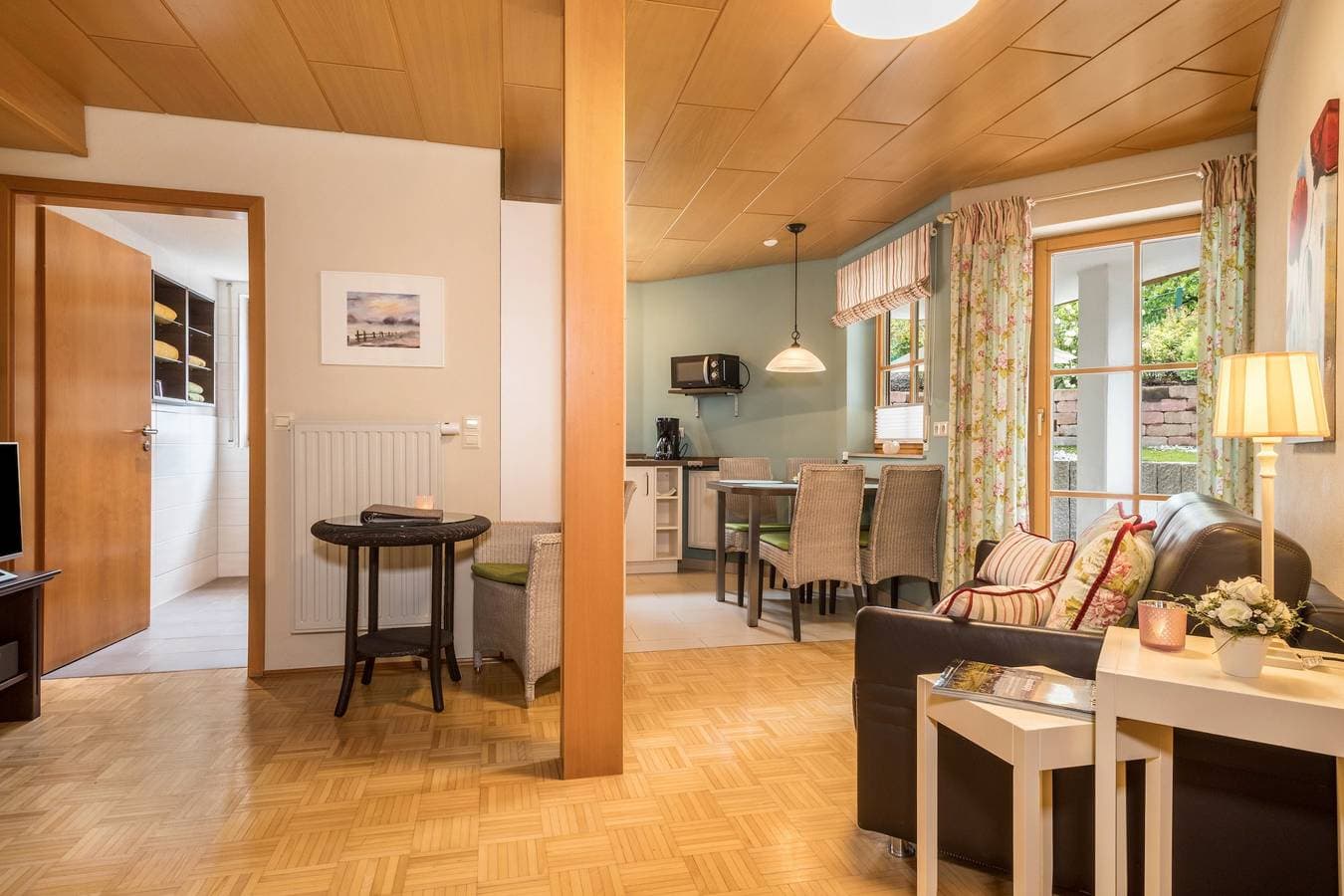 Foto 2 von 33: Gemütliche Ferienwohnung 8 auf dem "Trostelhof" mit Privatterrasse