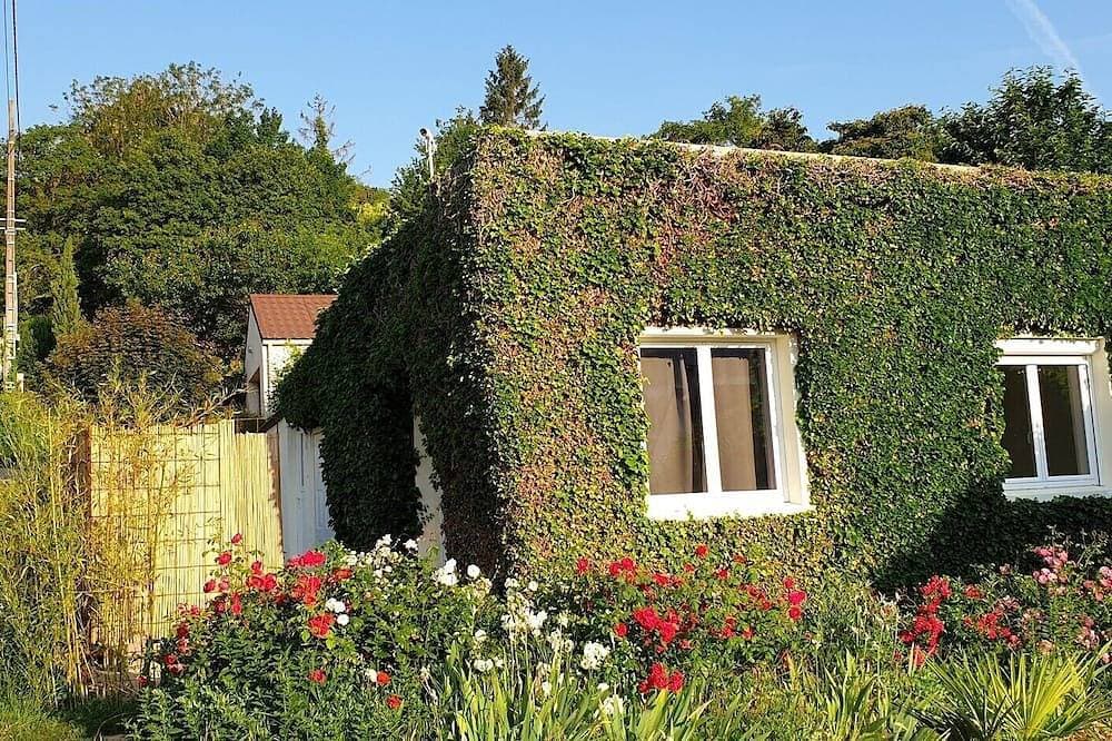 Foto 8 von 20: The Maison en Feuilles: a charming retreat with garden, terrace, perfect for 2