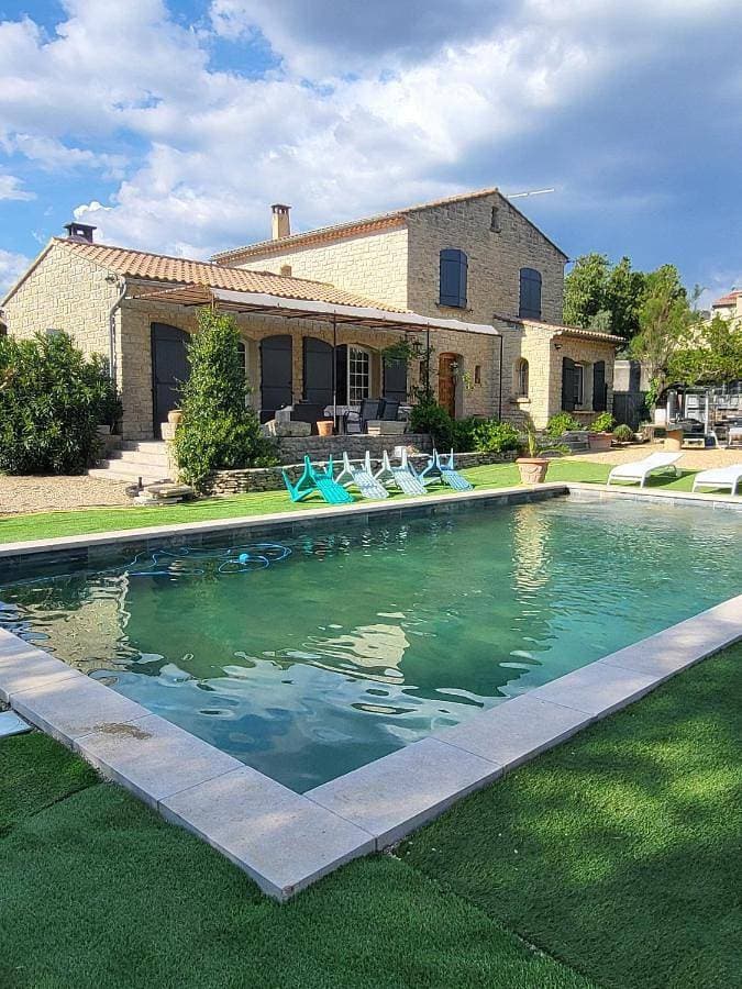 Magnifique villa avec piscine privée à Aubignan 1