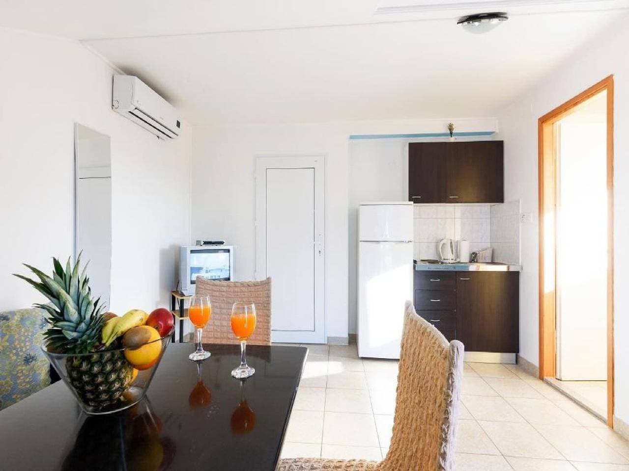 Foto 5 von 47: Apartments Milic - Studio Apartment with Sea View 4 - 2