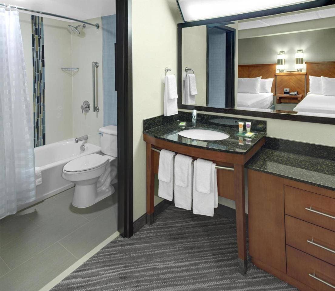 Foto 8 von 13: Specialty Double Room with Two Double Beds and Sofa Bed