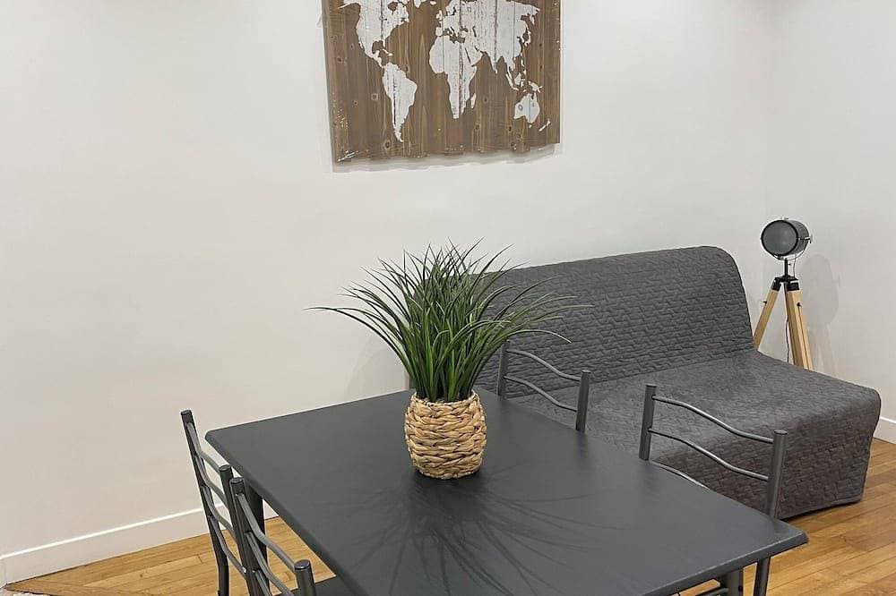 Newly renovated apartment glistening in white, a haven of peace. 1