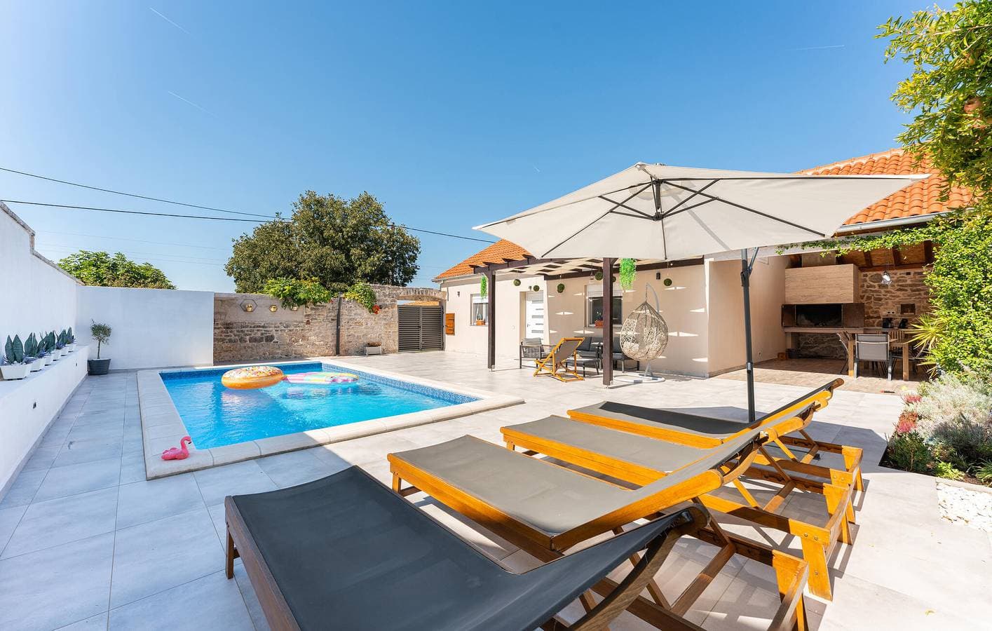 Gemütliche 1-Zimmer-Wohnung mit Pool, WLAN und in Küstennähe – nur 2 km vom Strand entfernt! 1