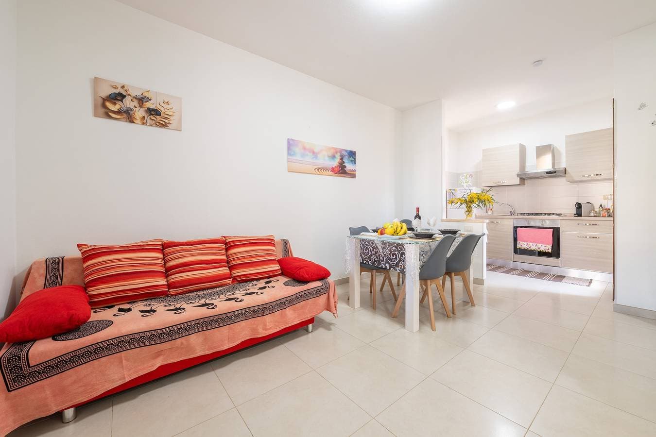Foto 3 von 36: Ferienwohnung Queen's House – Modernes Apartment in Pula, Sardinien