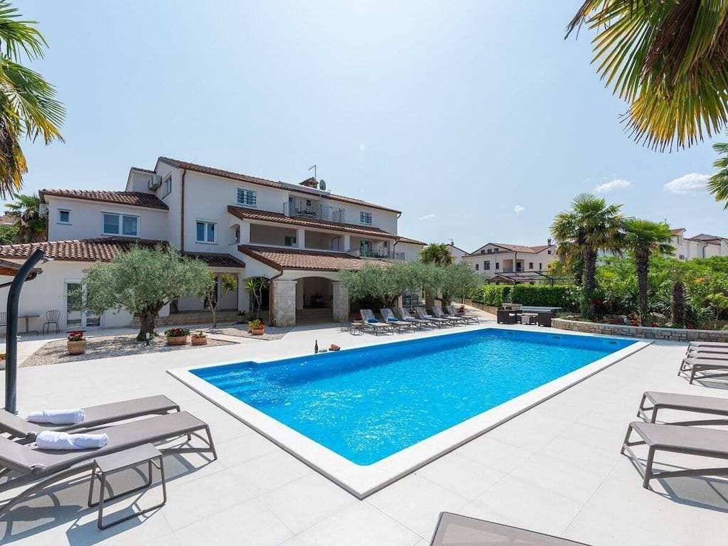 Foto 2 von 21: Ferienwohnung in Porec mit Schwimmbecken