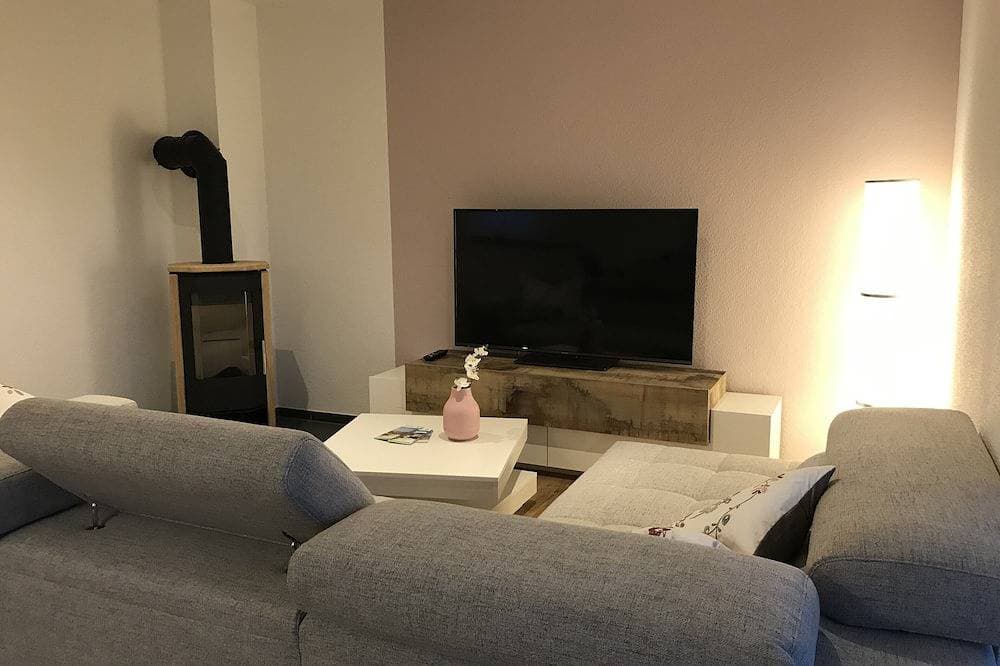 Ferienwohnung für 6 P. mit Sauna & Holzofen - am Wasser und in Strandnähe 1