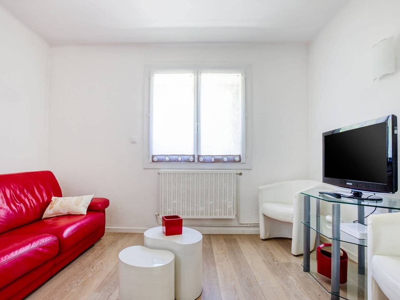 Foto 9 von 40: Ferienhaus in Barry-d'Islemade mit Pool